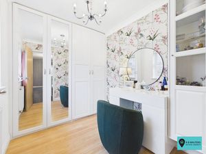 Bedroom- click for photo gallery